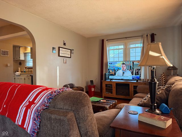 415 N 18th Avenue, Beech Grove, IN 46107