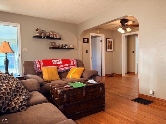 415 N 18th Avenue, Beech Grove, IN 46107