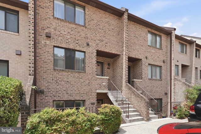3810-B STEPPES CT, Falls Church, VA 22041