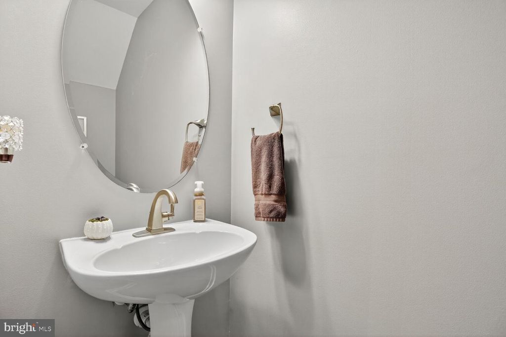 801 PLEASANT DR #80114, Rockville, MD 20850