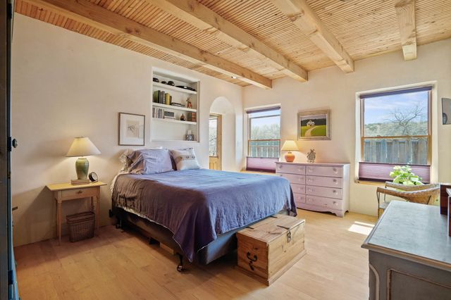 440 Los Pinos, Santa Fe, NM 87507