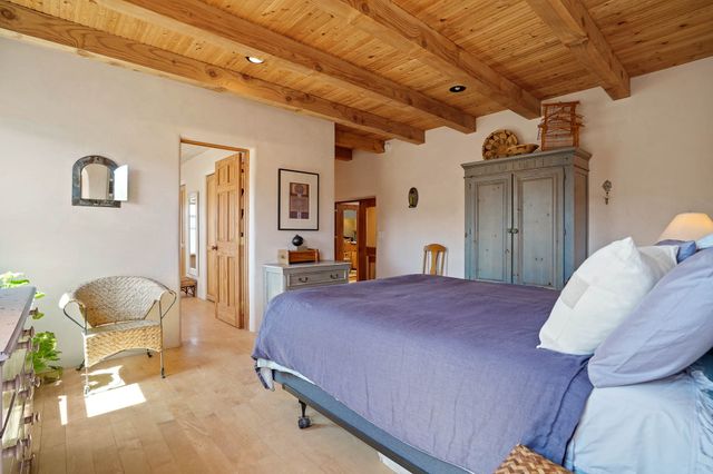 440 Los Pinos, Santa Fe, NM 87507