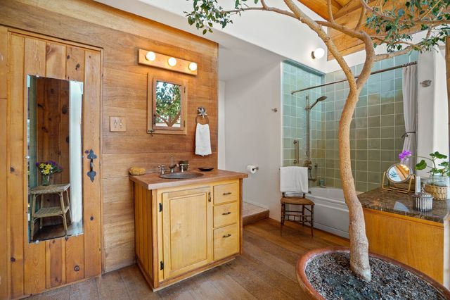 440 Los Pinos, Santa Fe, NM 87507