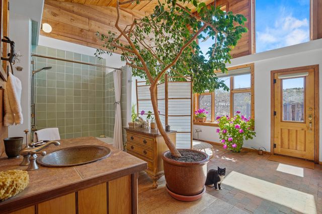 440 Los Pinos, Santa Fe, NM 87507