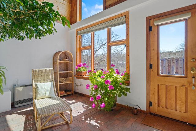 440 Los Pinos, Santa Fe, NM 87507