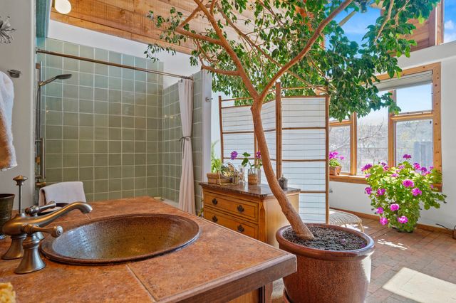 440 Los Pinos, Santa Fe, NM 87507