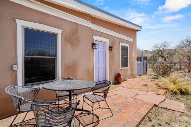 440 Los Pinos, Santa Fe, NM 87507
