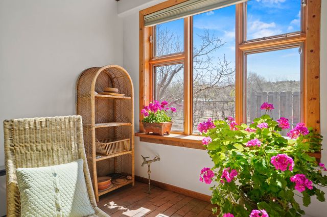 440 Los Pinos, Santa Fe, NM 87507