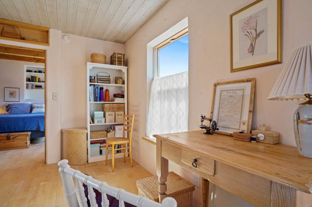 440 Los Pinos, Santa Fe, NM 87507