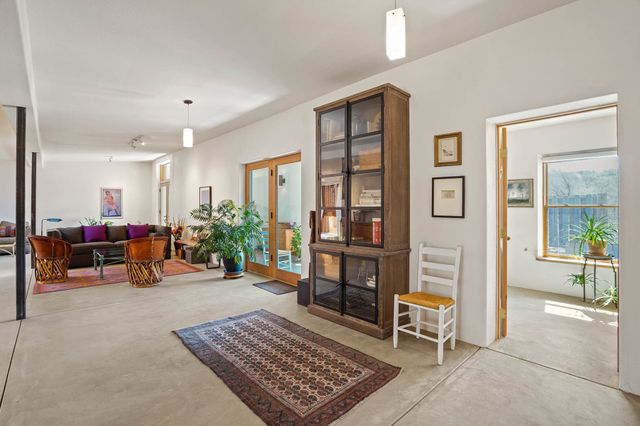 440 Los Pinos, Santa Fe, NM 87507