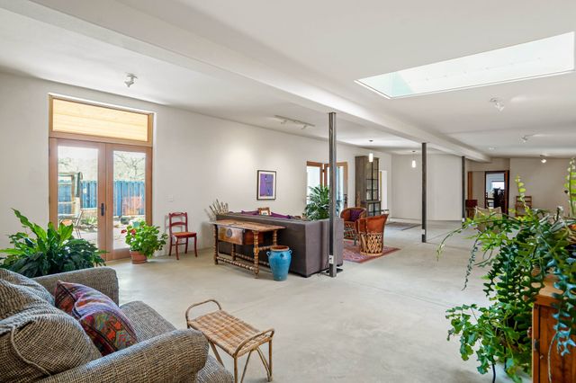 440 Los Pinos, Santa Fe, NM 87507