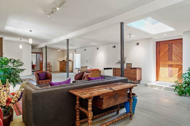 440 Los Pinos, Santa Fe, NM 87507