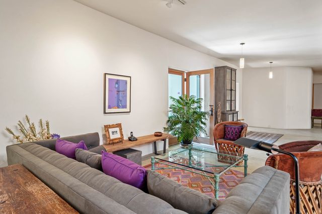 440 Los Pinos, Santa Fe, NM 87507