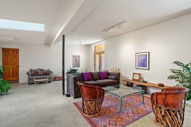 440 Los Pinos, Santa Fe, NM 87507