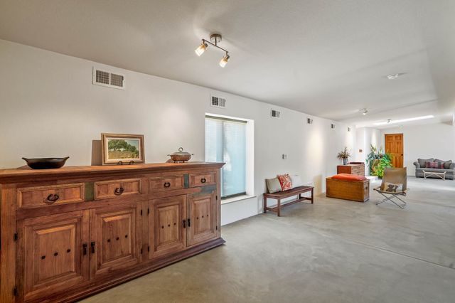 440 Los Pinos, Santa Fe, NM 87507