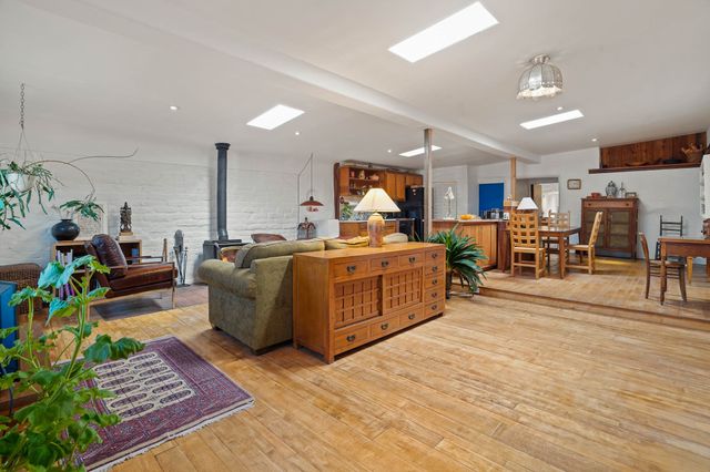 440 Los Pinos, Santa Fe, NM 87507