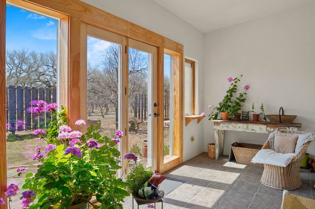 440 Los Pinos, Santa Fe, NM 87507