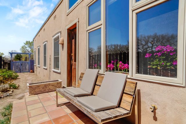 440 Los Pinos, Santa Fe, NM 87507