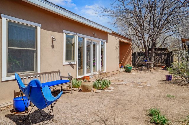 440 Los Pinos, Santa Fe, NM 87507