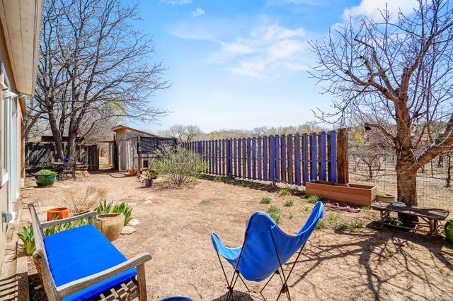 440 Los Pinos, Santa Fe, NM 87507