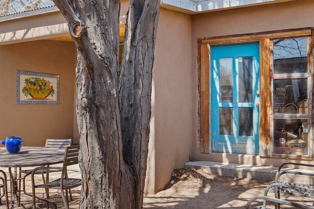 440 Los Pinos, Santa Fe, NM 87507