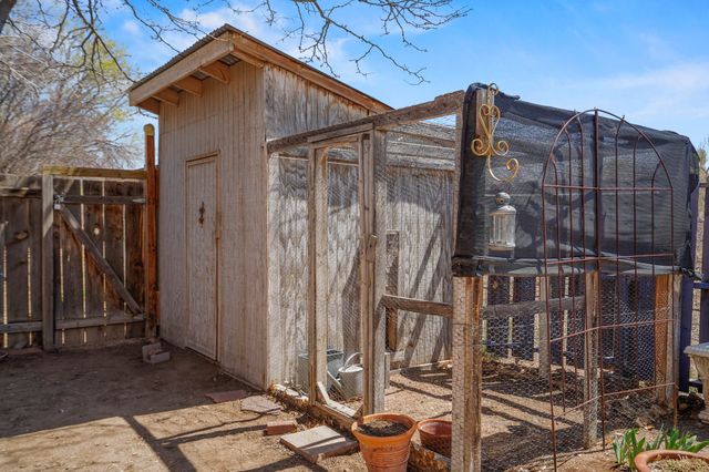 440 Los Pinos, Santa Fe, NM 87507