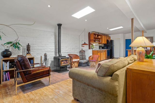 440 Los Pinos, Santa Fe, NM 87507