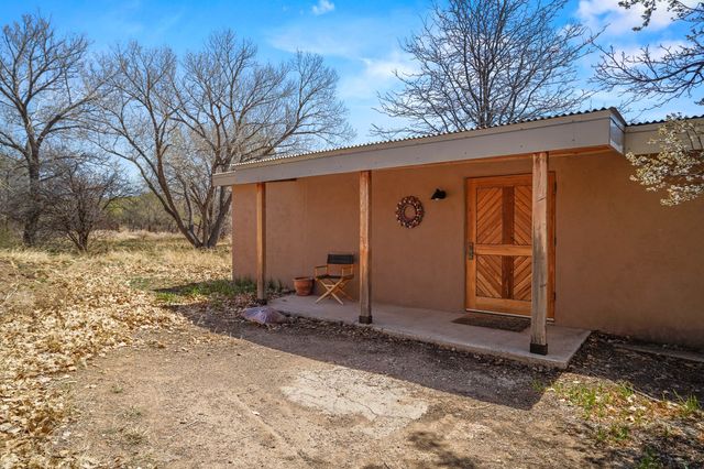 440 Los Pinos, Santa Fe, NM 87507