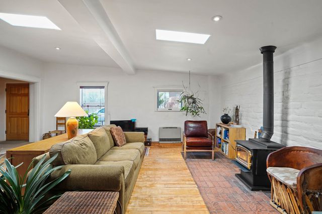 440 Los Pinos, Santa Fe, NM 87507