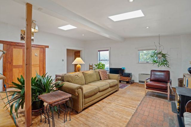 440 Los Pinos, Santa Fe, NM 87507