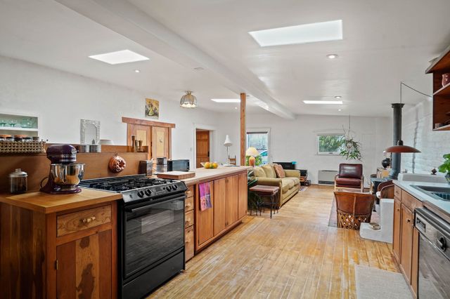 440 Los Pinos, Santa Fe, NM 87507