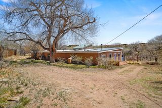440 Los Pinos, Santa Fe, NM 87507