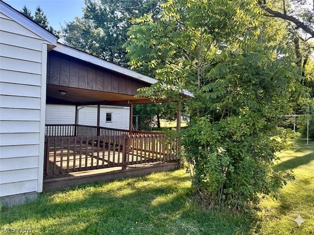 27 Woodland Drive, New Middletown, OH 44442