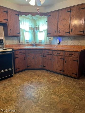 27 Woodland Drive, New Middletown, OH 44442