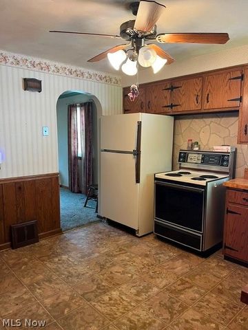 27 Woodland Drive, New Middletown, OH 44442