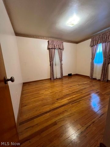 27 Woodland Drive, New Middletown, OH 44442