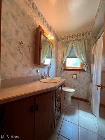 27 Woodland Drive, New Middletown, OH 44442