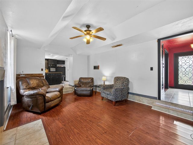 1405 Southwood Hills DR, Taylor, TX 76574