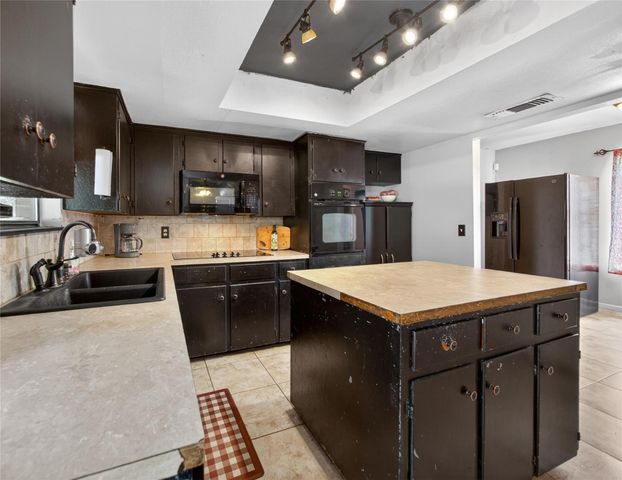 1405 Southwood Hills DR, Taylor, TX 76574