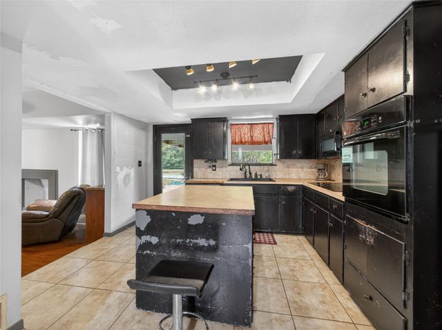 1405 Southwood Hills DR, Taylor, TX 76574