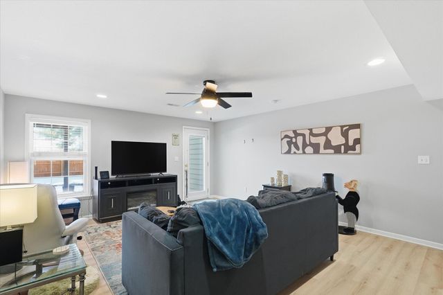 902 SHAKERTOWN WAY, Columbia, MO 65203