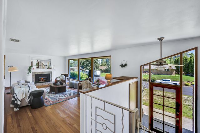 10401 N College Cir, Spokane, WA 99218