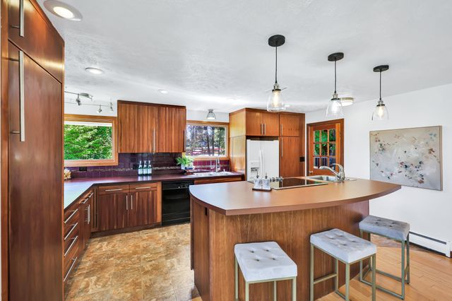 10401 N College Cir, Spokane, WA 99218