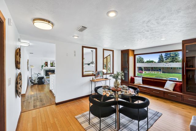 10401 N College Cir, Spokane, WA 99218