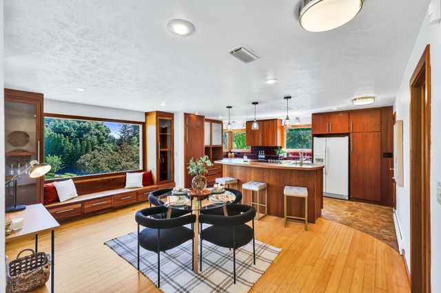 10401 N College Cir, Spokane, WA 99218