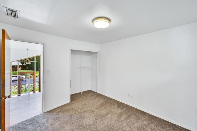 10401 N College Cir, Spokane, WA 99218