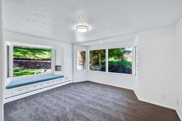 10401 N College Cir, Spokane, WA 99218
