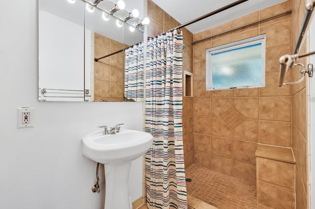 10401 N College Cir, Spokane, WA 99218