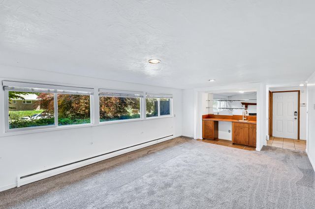 10401 N College Cir, Spokane, WA 99218