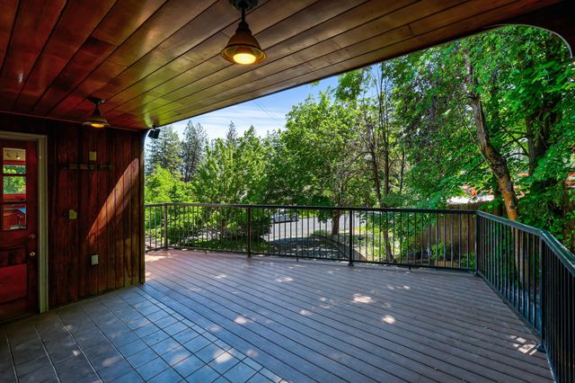 10401 N College Cir, Spokane, WA 99218